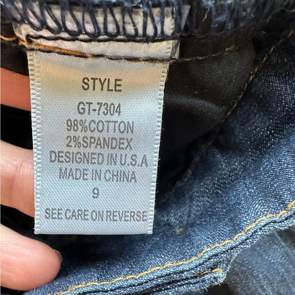 Elegant Dark Blue Flare Jeans with Button Accents - Picture 3 of 3